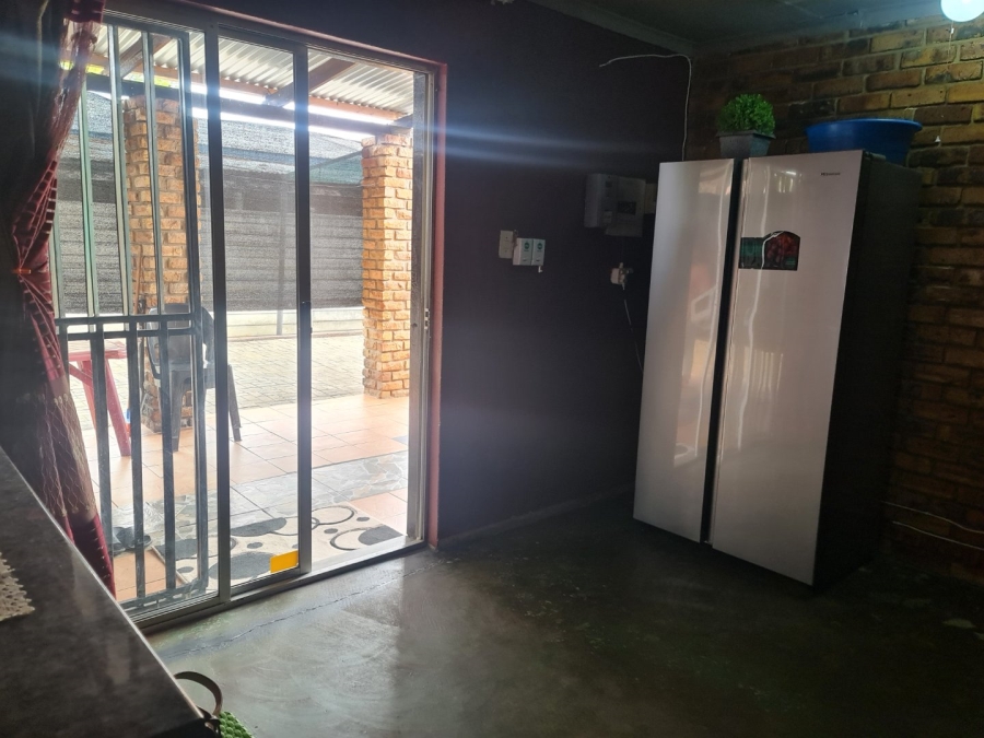 2 Bedroom Property for Sale in Oos Einde North West